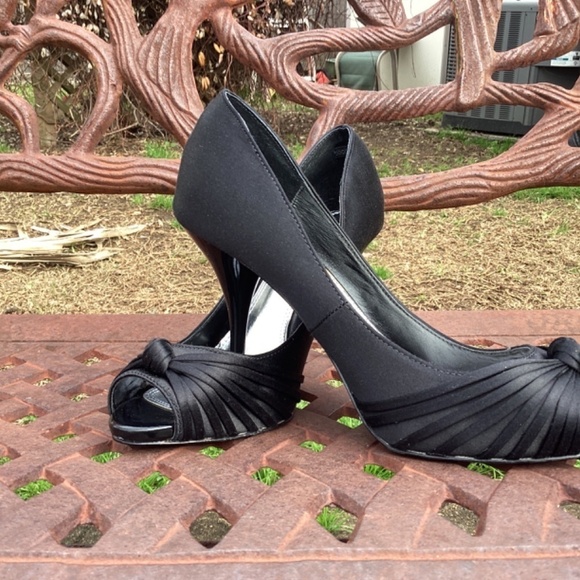 White House Black Market Satin Covered Knot Strap Detail Vamp Open Toe Pumps - Picture 7 of 12